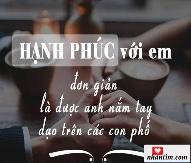 Hạnh phúc với em đơn giản là được anh nắm tay dạo trên các con phố