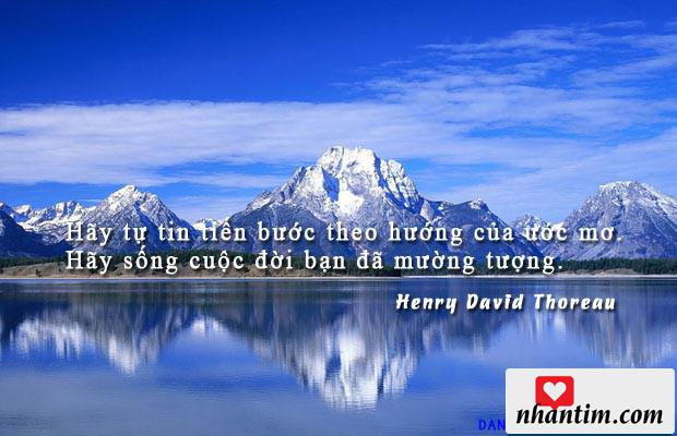 Hãy tự tin tiến bước theo hướng của ước mơ. Hãy sống cuộc đời bạn đã mường tượng.