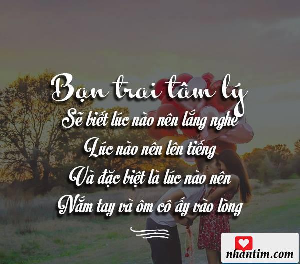 Bạn trai tâm lý sẽ biết lúc nào nên lắng nghe, lúc nào nên lên tiếng, và đặc biệt là lúc nào nên nắm tay và ôm cô ấy vào lòng.