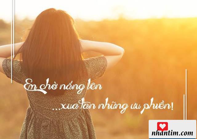 Em chờ nắng lên xua tan những ưu phiền!