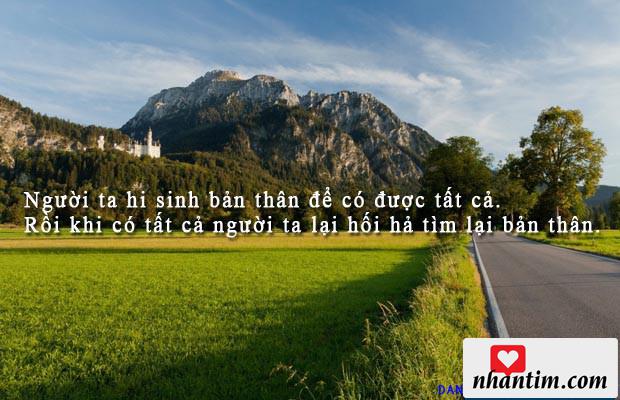 Người ta hi sinh bản thân để có được tất cả. Rồi khi có tất cả người ta lại hối hả tìm lại bản thân